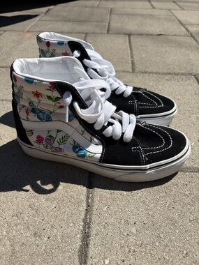 Vans butterfly and flower high top shoes black white size 7